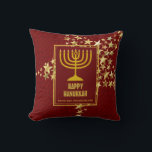 Rot | GLÜCKLICH HANUKKAH mit | Menorah Kissen<br><div class="desc">Stilvolles festliches Kissen mit Imitaten goldenen Sternen und Menorah. FERIENBLESSINGS erscheinen in subtilen Hintergrundmustern. Der Platzhaltertext kann so angepasst werden, dass Sie HAPPY HANUKKAH in einen Gruß Ihrer Wahl (Text ähnlicher Länge) oder in Ihrer eigenen Sprache ändern können, und Sie können Ihren Namen oder Ihre kurze Nachricht hinzufügen. Teil der...</div>