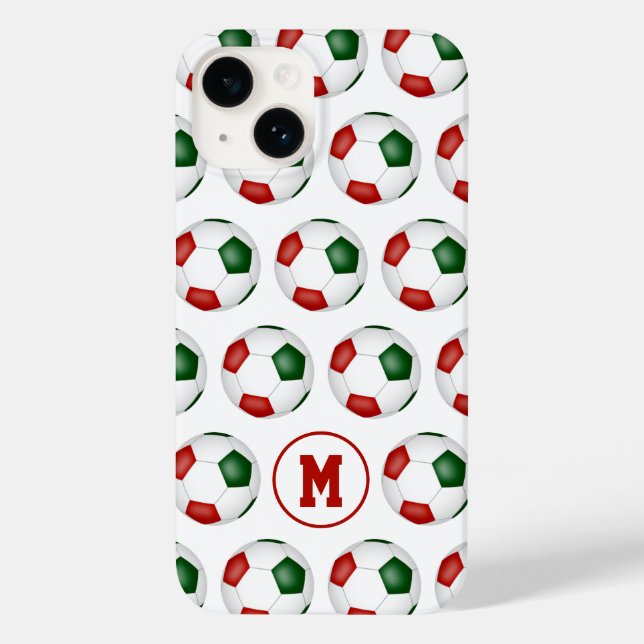 Rot-grüne Fußbälle Muster mit Monogramm Case-Mate iPhone 14 Hülle (Rückseite)