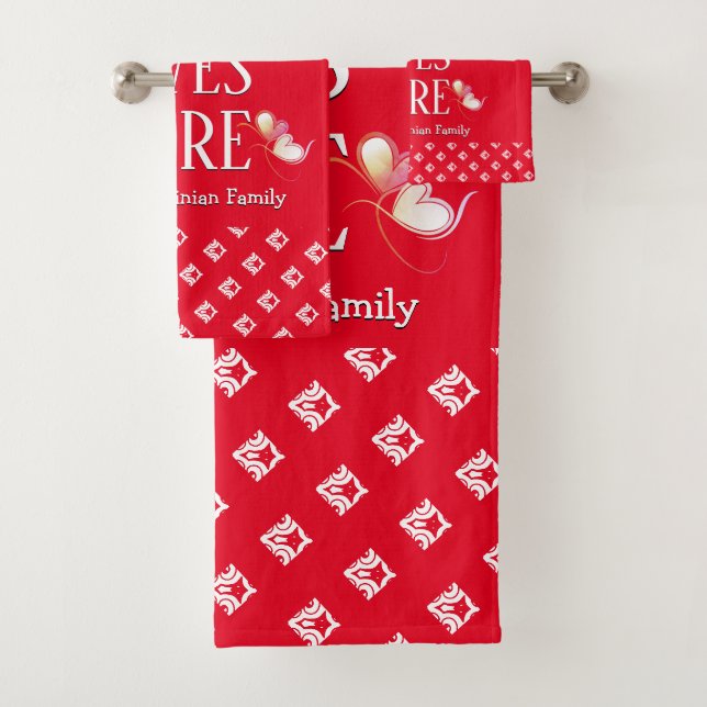 Rot | LIEBE LEBT HIER | Stilvoll anpassbar Badhandtuch Set (Insitu)
