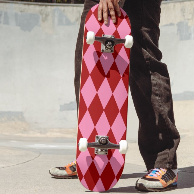 Rot Rosa Harlekin Karomuster Design  Skateboard (Von Creator hochgeladen)