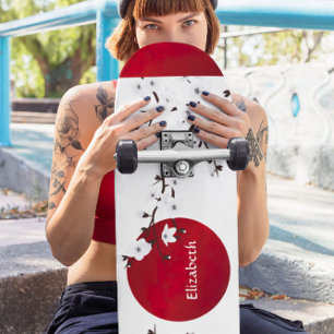 Rot-Schwarz-Weiß-Kirschblütenblüte mit steigendem Skateboard