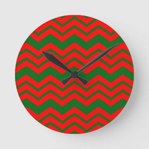 Rot und grün kariertes Chevron-Musterdesign Runde Wanduhr