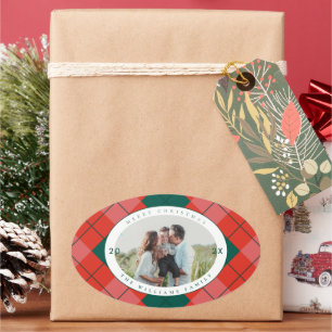 Rot und Grün Karo Familienfoto Frohe Weihnachten Ovaler Aufkleber