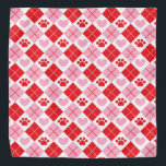 Rot und Rosa Raute Paw Print & Heart Pattern Halstuch<br><div class="desc">Die stilvolle Rot-, Rosa- und Weiß-Raute mit ihren hübschen Pfotendrucken verbindet Eleganz mit dem von Haustieren inspiriert Charme. Dieses auffällige Design verbindet die klassische Raute mit spielerischen Pfotendrucken und schafft so ein einzigartiges und modisches Aussehen. Das Muster der Raute strahlt eine zeitlose und raffinierte Ästhetik aus, während die skurrilen Pfotendrucke...</div>