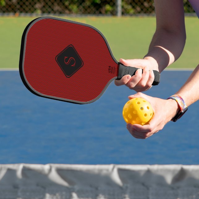 Rot und schwarz, feine Streifen, monogramm Pickleball Schläger (InSitu)