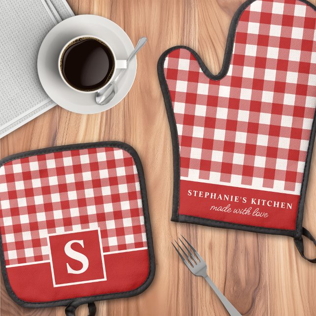 Rot und Weiß Gingham Kariert geprüft Mit Monogramm Ofenhandschuh & Topflappen-Set (Von Creator hochgeladen)