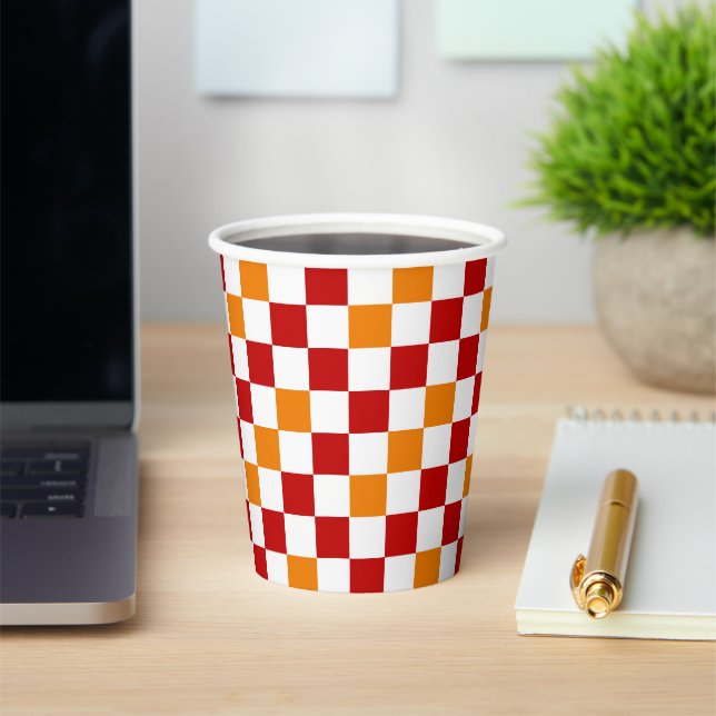 Rot-Weiß-Orange kariertes Musterdesign  Pappbecher (InSitu)