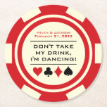 Rot-Weiß-Poker-Chip Ich tanze Drink Runder Pappuntersetzer<br><div class="desc">Lass nicht,  dass der köstliche Alkohol verschwendet wird,  indem die unvollendeten Gläser deiner Gäste während eines Sturms aufgefangen werden. Geben Sie jedem Gast diesen maßgeschneiderten Poker-Chip-Untersetzer,  der auf der Tanzfläche über das Glas platziert wird!</div>