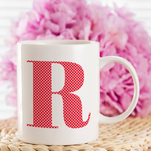 Rot-Weiß-Polka-Dot-Monogramm Kaffeetasse (Create your own red and white polka dot monogram coffee cup.)