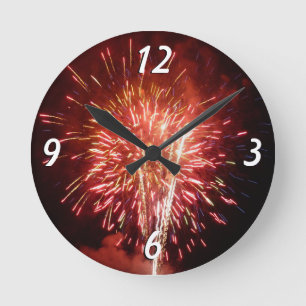 Rot, Weiß und Blau Feuerwerk II Patriotisch Runde Wanduhr