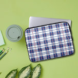 Rot, Weiß und Blau Kariert Laptopschutzhülle<br><div class="desc">Schützen Sie Ihren Laptop mit diesem trendigen,  karierten Notebook-Ärmel in Rot,  Weiß und Blau. Das ist ein lustiger Laptop-Ärmel für jemanden,  der patriotisch ist,  die Lieben rot,  weiß und blau oder karierte Muster.</div>