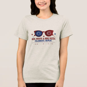 Rot, Weiß und GRILLEN Größe - Feuerwerk für Frauen Tri-Blend Shirt