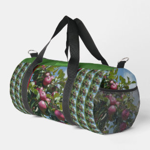Rote Äpfel am personalisierten Baumland Duffle Bag