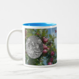 Rote Äpfel auf Baummalerei hinzufügen Ihr Foto Zweifarbige Tasse