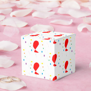 Rote Ballons und Konfetti aus Party Geschenkschachtel