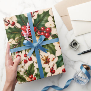 Rote Beeren, grüne Blätter und Pinienzapfen-Muster Geschenkpapier