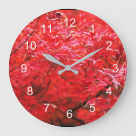 Rote Blätter rund um die Uhr