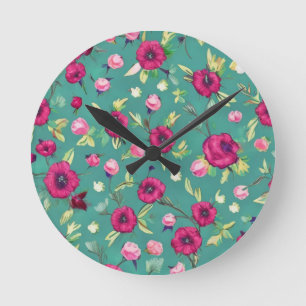 Rote Blume auf grünem Hintergrund Runde Wanduhr