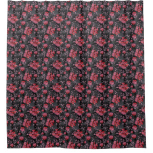 Rote Blume auf schwarz-grauem Hintergrund. Duschvorhang