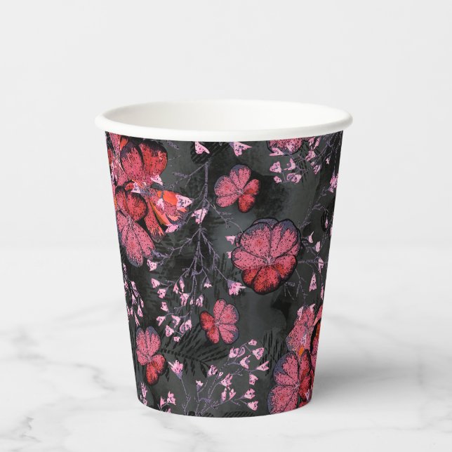 Rote Blume auf schwarz-grauem Hintergrund. Pappbecher (Vorderseite)