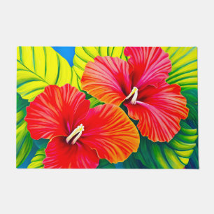 Rote Blume aus hawaiianischem Hibiskus mit grünen  Fußmatte