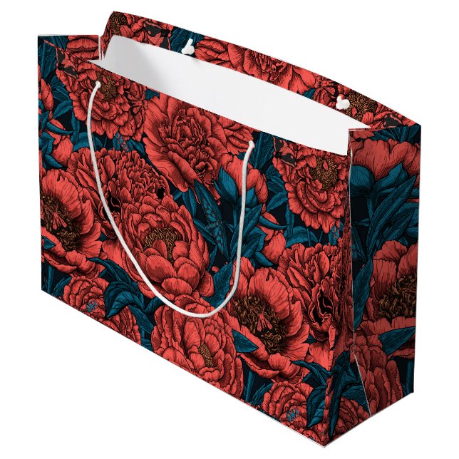 Rote Blume und Motten Große Geschenktüte (Rückseite Schrägansicht)