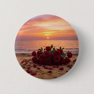 Rote Blumenbrosche mit Blick auf einen Strand Button