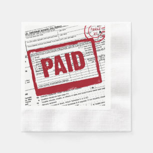 rote Briefmarke zahlte Zeichen auf Serviette