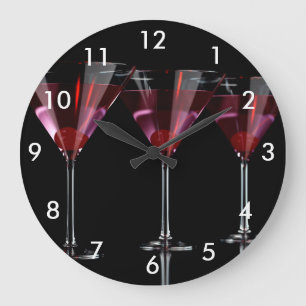 Rote Cocktails in Martini Glas mit Kirsche Große Wanduhr