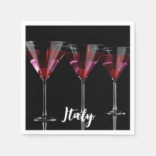 Rote Cocktails in Martini Glas mit Kirsche Serviette