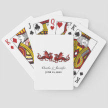 Rote, elegante Drachen spielen Karten