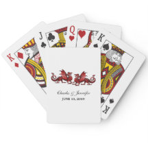 Rote, elegante Drachen spielen Karten