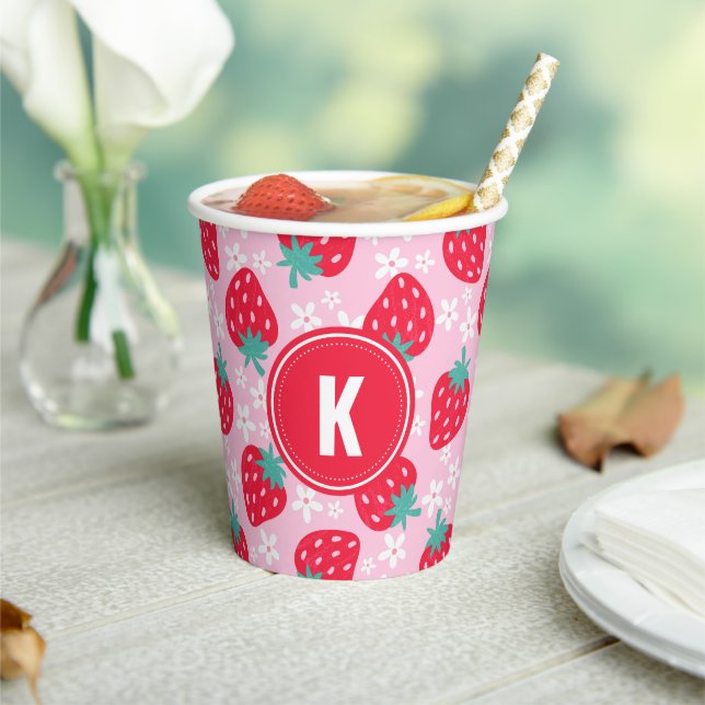 Rote Erdbeeren Blumenmuster Monogramm Pappbecher (In Situ)