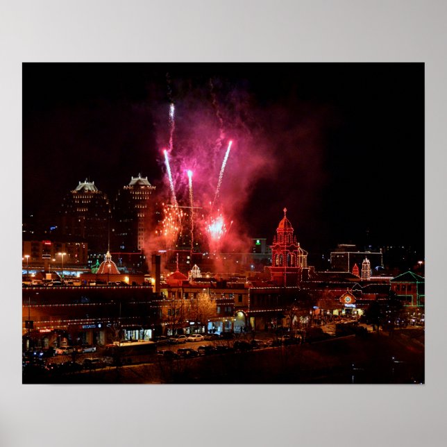 Rote Feuerwerke über dem Kansas City Plaza Lights Poster (Vorne)