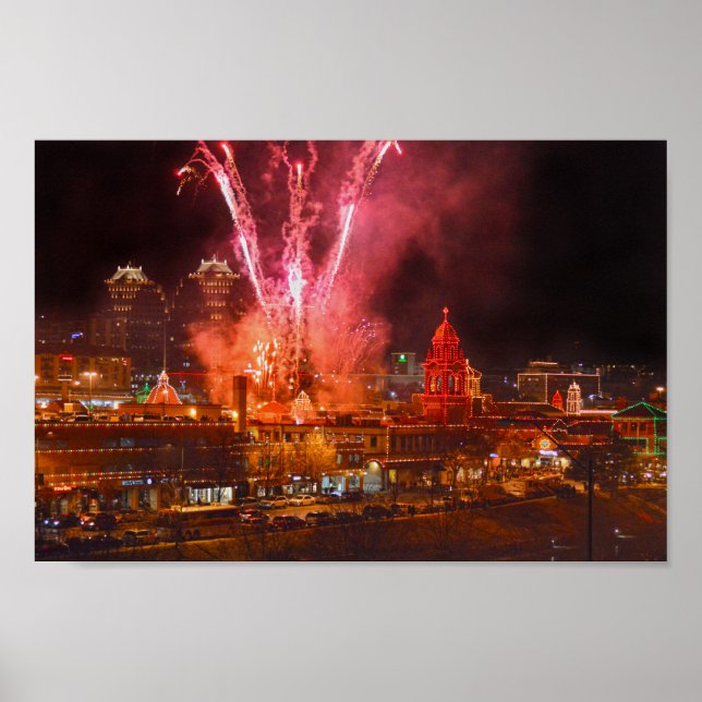 Rote Feuerwerke über dem Plaza, Kansas City Poster (Vorne)