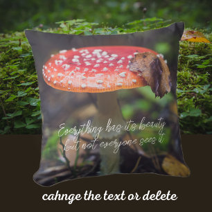 Rote Fliege Agaric Pilz im Wald Kissen