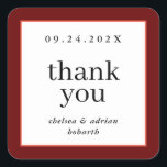 Rote Grenze Wein Einfache Gastgeschenk Hochzeit Quadratischer Aufkleber<br><div class="desc">Mit dieser einfachen,  textbasierten Gastgeschenk Hochzeit machen Sie eine Erklärung von schlichter Eleganz und bedanken sich bei Ihrem Aufkleber mit einer bordeauxroten und korallenorangefarbenen Grenze. Verwenden Sie die Anpassungsoption,  um die Farben und Schriftart zu ändern,  um Ihr Hochzeitstil Anzug zu geben.</div>