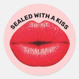 ROTE HEIZLIPPEN, MIT KISS-STICKERN VERSEELT RUNDER AUFKLEBER