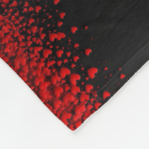 Rote Herzen auf schwarzer Serviette Fleecedecke