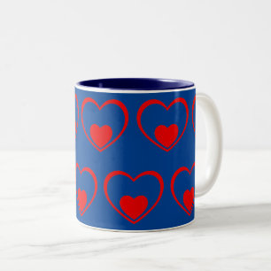 Rote Herzen dunkelblau Zweifarbige Tasse
