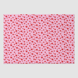 Rote Herzen in Rosa Seidenpapier
