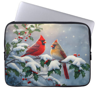 Rote Kardinäle und Holly in Snow Laptopschutzhülle