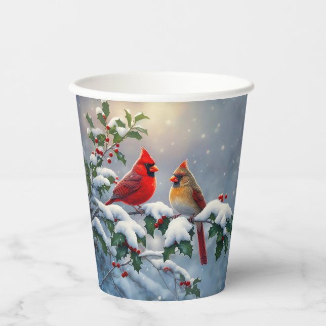 Rote Kardinäle und Holly in Snow Pappbecher (Vorderseite)