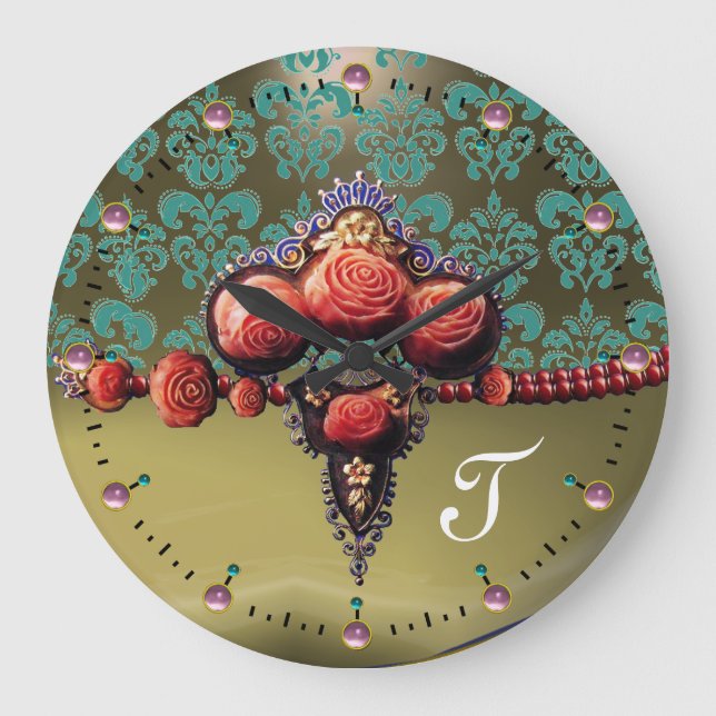 ROTE KORALLEN-ROSEN, BLAUES GRAU-DAMAST-MONOGRAMM GROßE WANDUHR (Vorderseite)