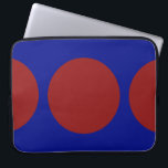 Rote Kreise auf blau Laptopschutzhülle<br><div class="desc">Dieses gewagte geometrische Muster weist einen roten Kreis in der Mitte und zwei rote Halbkreise an den Kanten eines blauen Hintergrunds auf. Wenn Sie dem Design ein Monogramm oder Bild hinzufügen möchten, klicken Sie auf die Schaltfläche "Anpassen!". Digitales Bild. Copyright © 2011 Claire E. Skinner. Alle Rechte vorbehalten.</div>