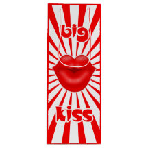 Rote Lippen Sonnenstrahlen großer Kuss