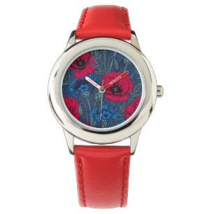 Rote Mohnblumen und blaue Maisblumen auf blau Armbanduhr