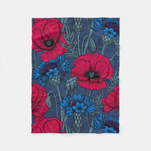 Rote Mohnblumen und blaue Maisblumen auf blau Fleecedecke