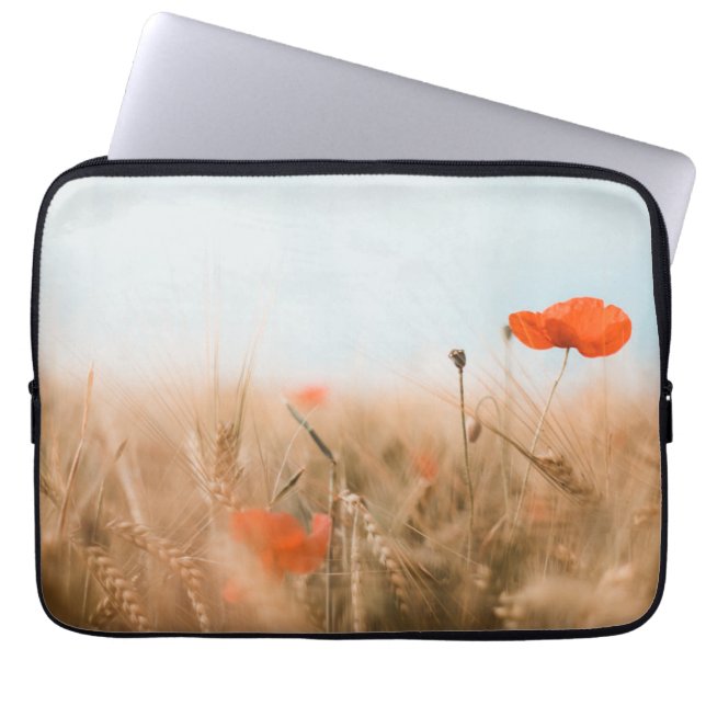 Rote Mohnblumen und Goldgerste Laptopschutzhülle (Vorderseite)