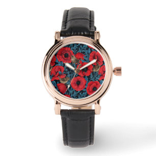 Rote Mohnblüten, blaue Blätter auf schwarz Armbanduhr